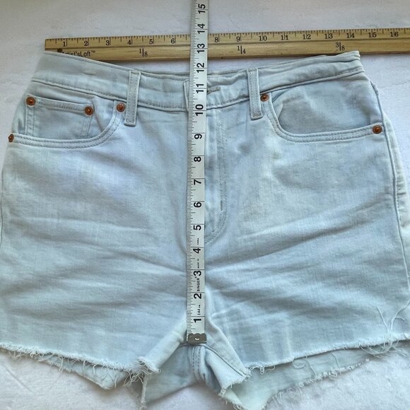 Levi Light Wash High Rise Shorts with Raw Hem Size 30 - Picture 5 of 9